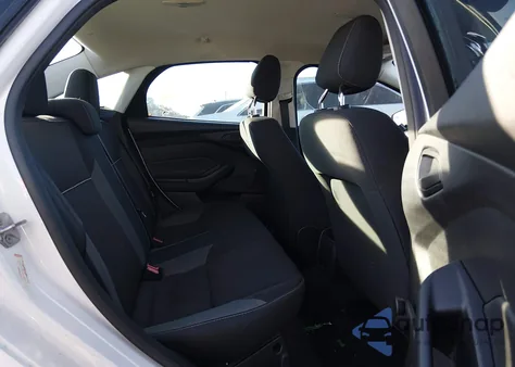 2014 Ford Focus S z USA, uszkodzony, nr VIN 1FADP3E25EL270300